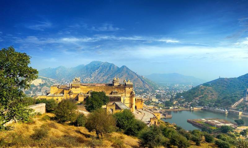 Amber Fort and Maota Lake in Jaipur, Rajasthan